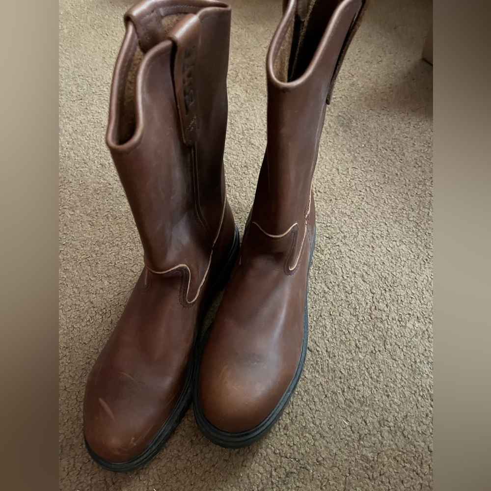 Red Wing boots. 7 1/2 D. Steel toe
